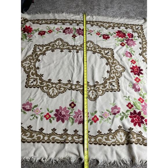 Vintage Hand Knit CrossStitch Floral Rose Tablecloth Fringed 50 X 58.5in Cream - Picture 6 of 8
